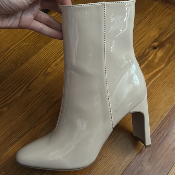 Show Up & show off Nude Patten leather ( vegan) 6.5 - Picture 3 of 4